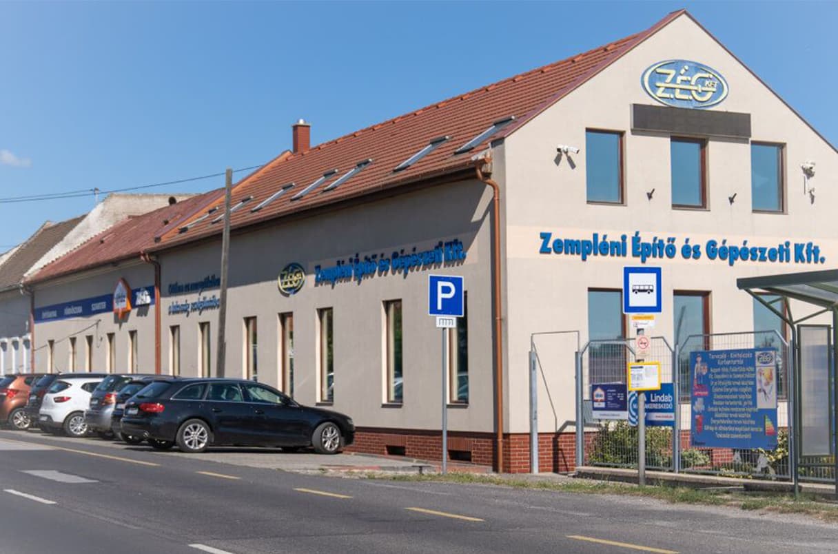 A Zempléni Építő és Gépészeti Kft. sátoraljaújhelyi telephelye utcafronti nézetben.